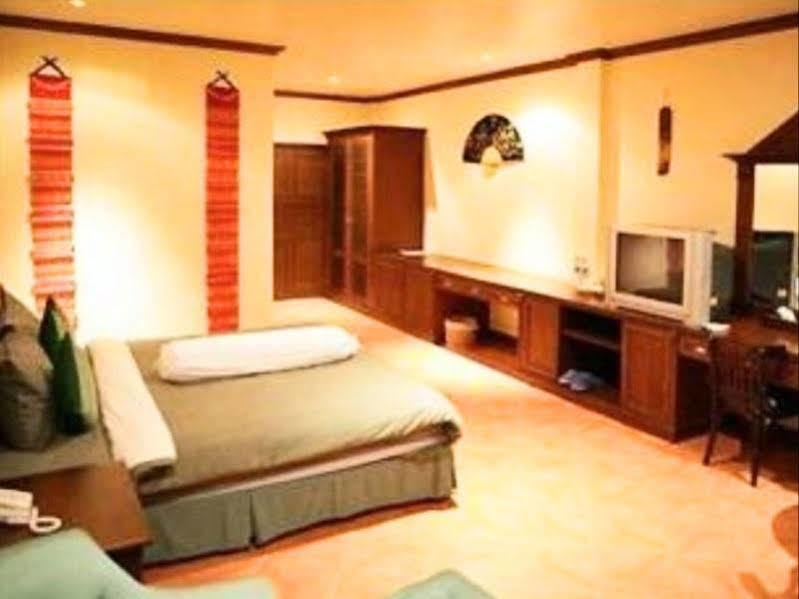ไอริสห์ คลอค Hotel อุดรธานี ภายนอก รูปภาพ