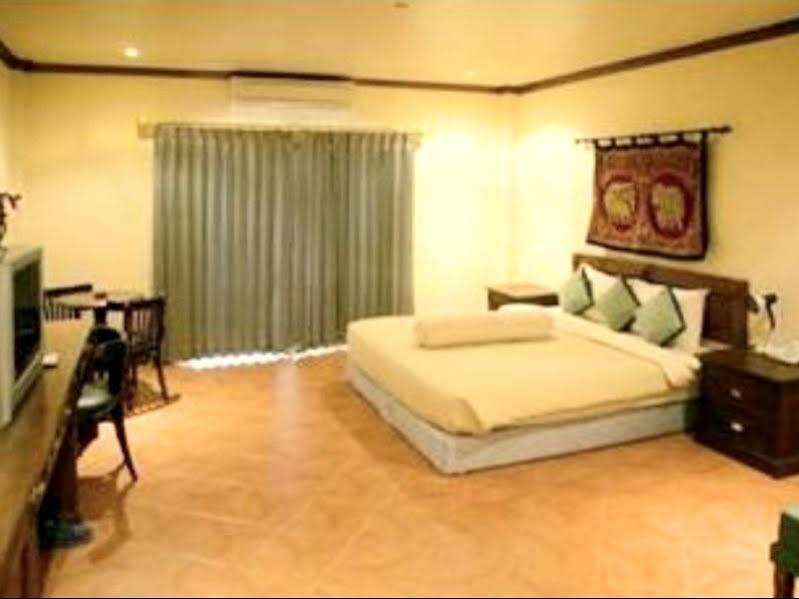 ไอริสห์ คลอค Hotel อุดรธานี ภายนอก รูปภาพ