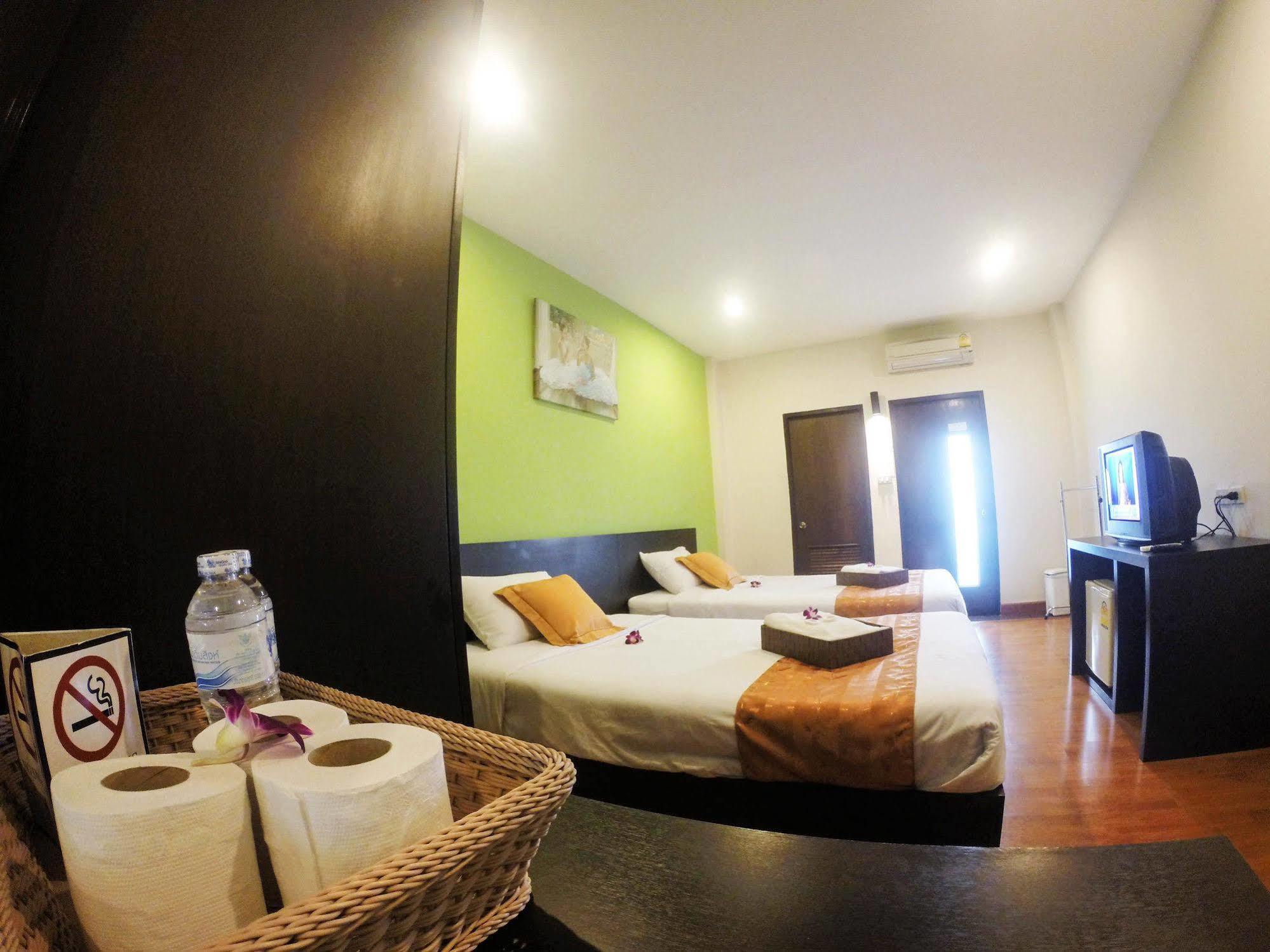 ไอริสห์ คลอค Hotel อุดรธานี ภายนอก รูปภาพ