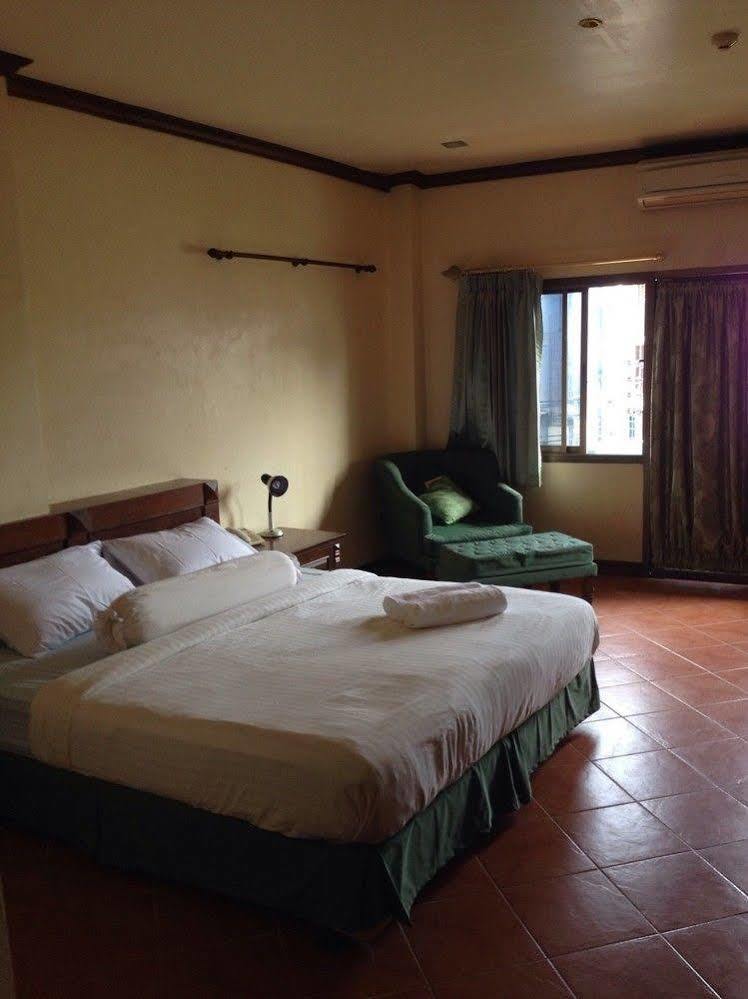 ไอริสห์ คลอค Hotel อุดรธานี ภายนอก รูปภาพ
